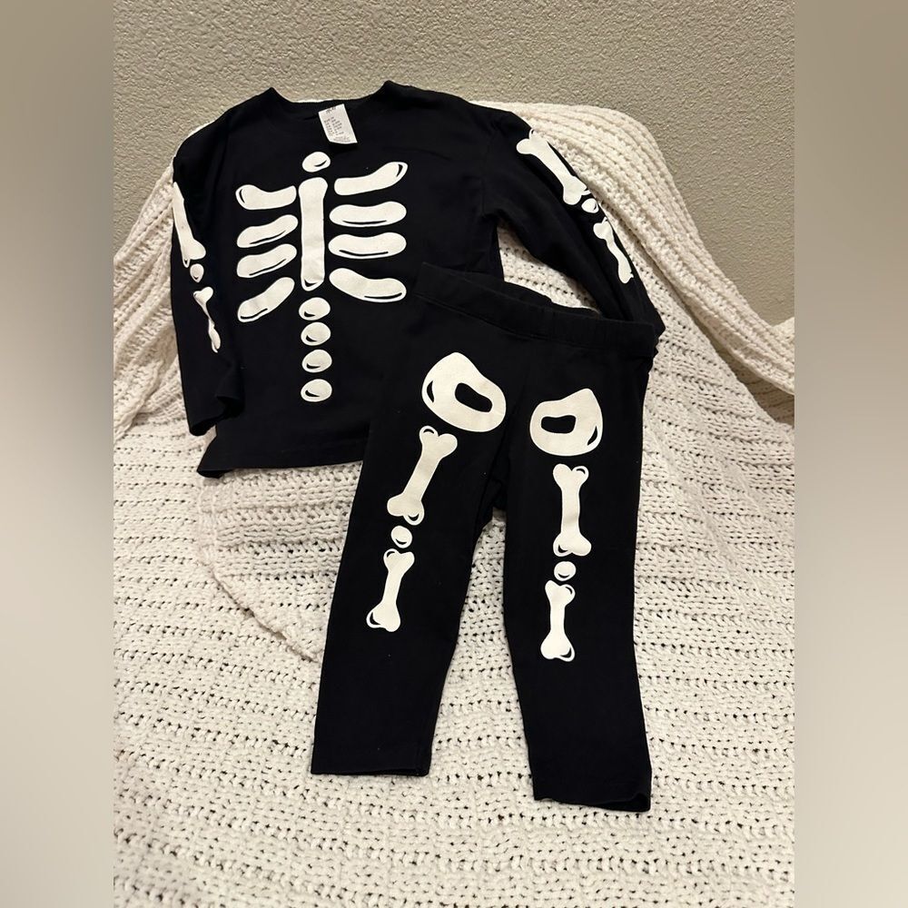 H&M Skeleton 2 Piece Outfit (Pants & Shirt) Size -9 Months